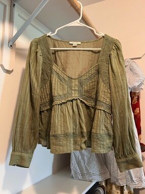 American Eagle green boho style cotton with lace blouse. Size Xs .